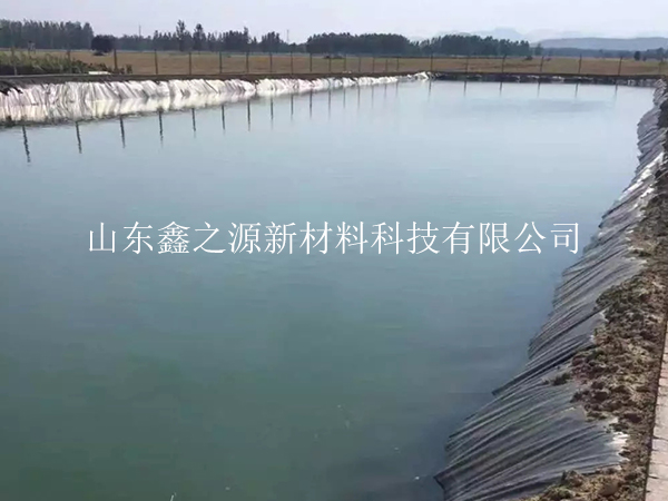 如何處理蓄水池hdpe土工膜的熱膨脹問題？